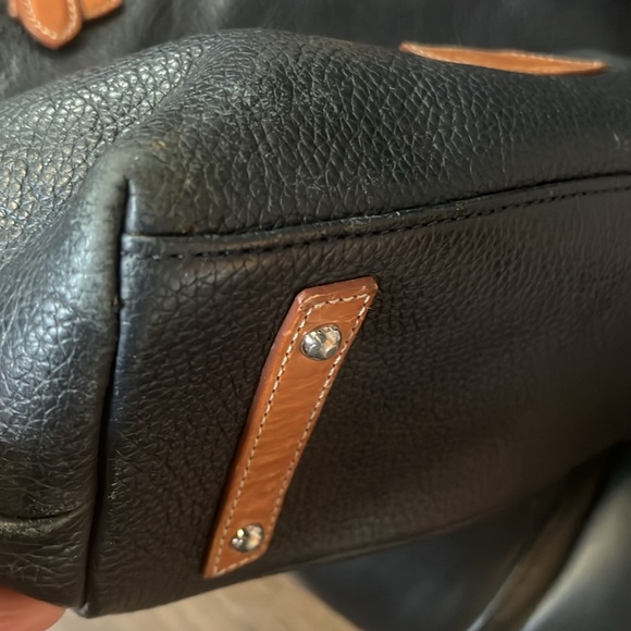 Dooney and Bourke pebble, leather red interior three sections - Picture 4 of 9